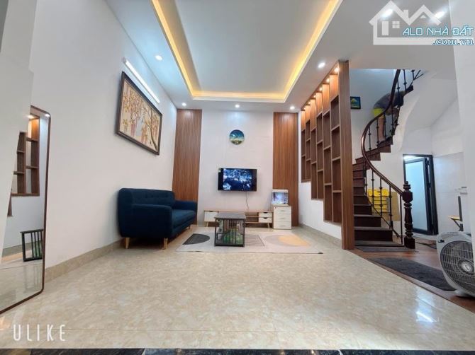 Minh Khai- Nhà dân- Tặng đủ nội thất- Mặt tiền rộng- 50m ra phố- 30m2- 4 tầng- 3 ngủ