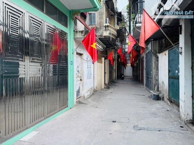 Bán nhà Vũ Tông Phan - Ngõ nông rộng- Cách ô tô vài bước chân- 50m2
