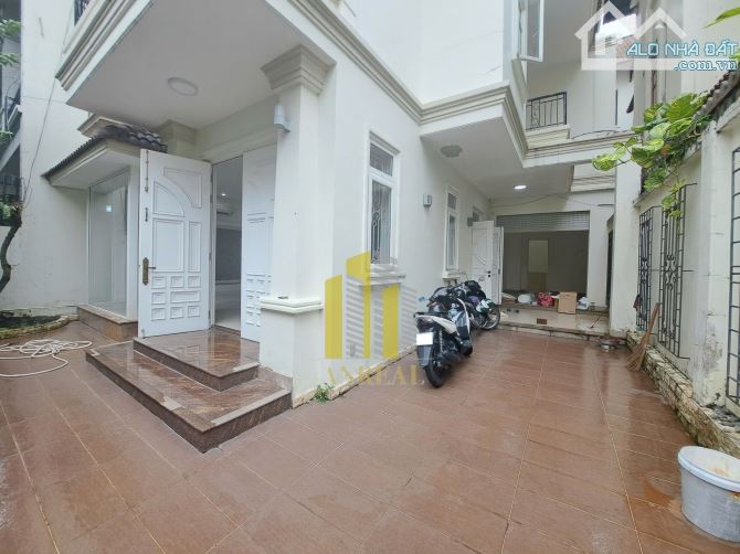 BIỆT THỰ HIỆN ĐẠI ĐƯỜNG NGUYỄN VĂN HƯỞNG - CÓ SẴN NỘI THẤT GIÁ 65 TRIỆU