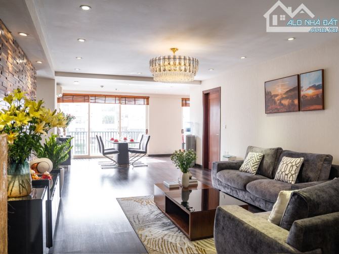 Căn hộ cực đẹp, Vip nhất Phố Triệu Việt Vương, 150m2 2PN, giá 38tr ( đã gồm dv )