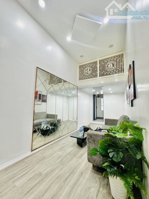 SỔ ĐỎ 56/63m2 -5 TẦNG - 9 PHÒNG NGỦ -KINH DOANH -Ô CHỜ THANG MÁY - HOMESTAY - LÀM VĂN PHÒN