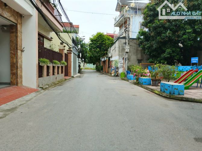 Bán mảnh đất 75m2, mt 4,2m Long Biên, ô tô vào đất, đường ô tô tránh, kinh doanh, 11 tỷ