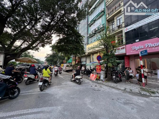 BÁN ĐẤT PHỐ NGUYỄN NGỌC VŨ CẦU GIẤY 40 TỶ DT 180M2 MT 7M 2 MẶT THOÁNG Ô TÔ KINH DOANH VIỄN