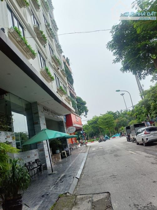 BÁN ĐẤT MẶT PHỐ NGUYỄN ĐÌNH HOÀN CẦU GIẤY 36 TỶ DT 140M2 MT 6M VỈA HÈ Ô TÔ TRÁNH KINH DOAN