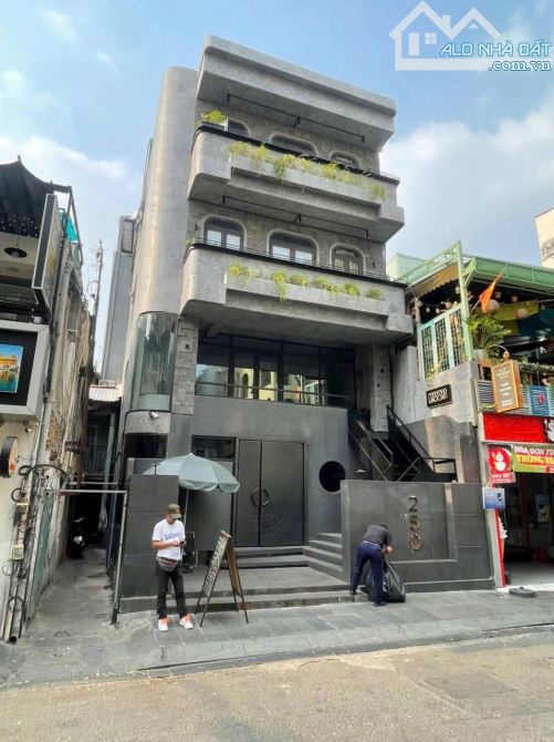 52 tỷ! Bán MT Ngang 7x20m Đ. Bùi Viện Quận 1 – DT 140m2 – 4 tầng.