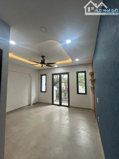GẦN SIÊU THỊ EMART - SÁT MẶT TIỀN PHAN VĂN TRỊ, BÌNH THẠNH - HẺM OTO 4X15M - GIÁ 8.7 TỶ