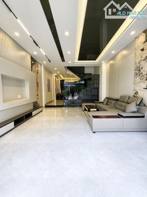 Gần BV Chợ Rẫy, HXH tránh, Nguyễn Chí Thanh Q10, lô góc, 6 tầng, 132m², MT 6.8m, 29.6 tỷ