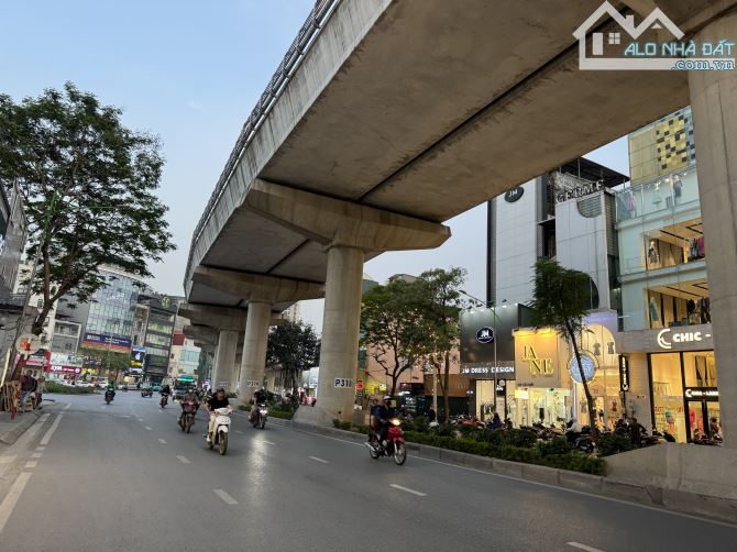 MẶT PHỐ CẦU GIẤY - 7.65 Tỷ x 5Tầng  – VỈA HÈ RỘNG – KINH DOANH SẦM UẤT – SỔ NÉT CĂNG
