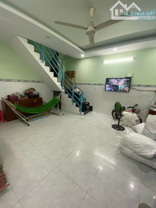 Bán nhà 1T1L 10x30m, mặt tiền chợ đường D9 KDC Thuận Giao p.Thuận Giao - 10
