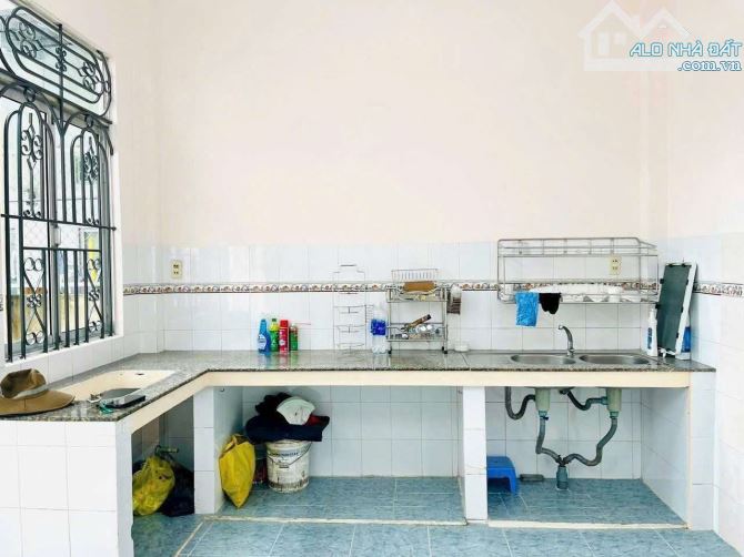 Cho thuê 400 m2 nhà và sân  đường Tầm Vu 9 triệu - 11
