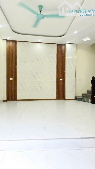 Bán nhà Liên Ninh, Thanh Trì 42m2 x 4 tầng, tiện ích, ô tô sát nhà, giá 5,5 tỷ - 1