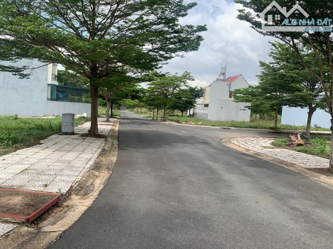Ra gấp lô hiếm 2MT 252m2 giá 1 tỷ 8 về sân bay Long Thành chỉ 3ph - 1