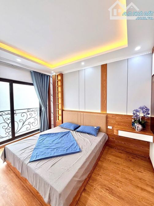NHÀ ĐẸP QUAN HOA CẦU GIẤY 13TỶ 40M 6T MT 4M THANG MÁY NGÕ VIP NHẤT KHU CẦU GIẤY RỘNG THÔNG - 1