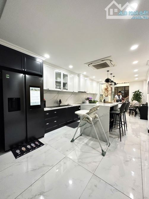Gần mặt tiền Phan Xích Long 6 tầng, thang máy, nội thất Châu Âu, DTCN 69m2, giá bán 16 tỷ - 1