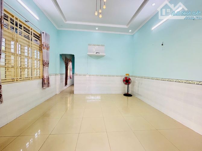 Bán Nhà  2 Mặt Tiền  Hẻm Hóc Môn- 78 M2 - 2Tầng - HXH Thông - Chỉ 3,1 Tỷ. - 1