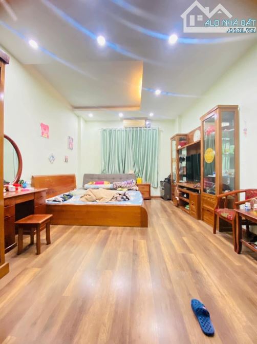 TT ĐỐNG ĐA - Nhà dân 35m2, nở hậu, tặng nội thất - Ngõ thông, gần Ngoại Thương - 7.8 tỷ - 1