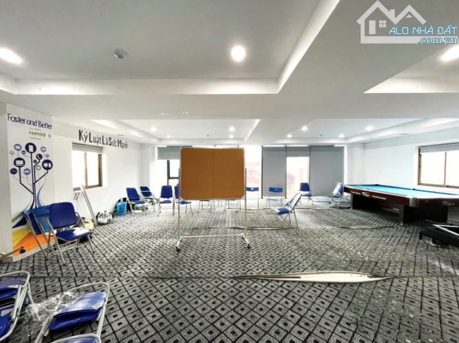 Bán nhà mặt phố Hoàng Minh Đạo, SĐCC 100m2, mặt tiền 9m - 1