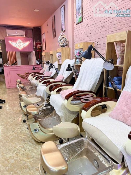 Cho thuê nhà góc mặt tiền Cống Quỳnh Bùi Viện, Quận 1 giá 50 triệu 2 lầu - 1