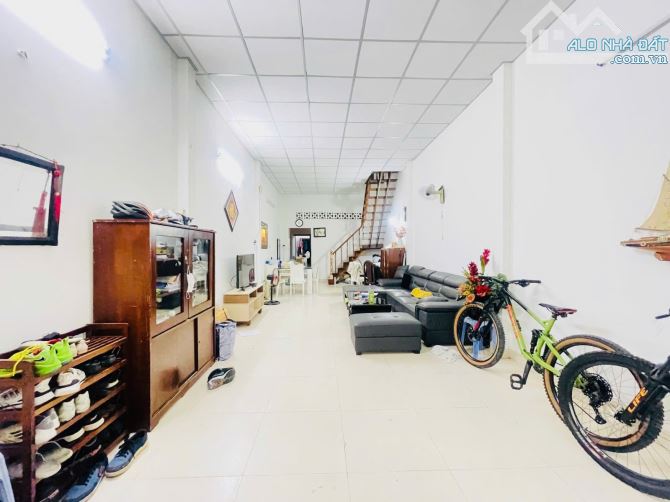 Bán nhà hẻm xe hơi Bùi Thế Mỹ Tân Bình 90m2 Ngang 4.4m 5PN chỉ 7.3 tỷ TL - 1