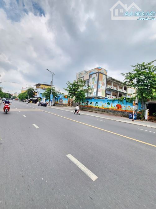 19,5Tỷ TL🔥Bán Biệt Thự Ngang 9m Kế BigC Go_MT đường Hai Bà Trưng Mới, p.Đông Hòa_Tp.Dĩ An - 1