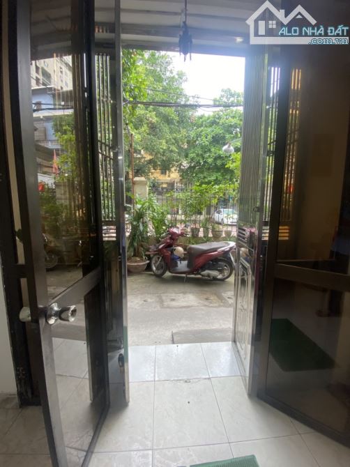 NHÀ ĐẸP NGUYỄN TRÃI - Ô TÔ ĐỖ CỬA - 30M RA MẶT PHỐ - DÂN XÂY 2 THOÁNG - 1