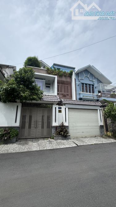 Bán Biệt Thự khu dân cư Phú Nhuận đường Lê Thị Riêng (10x20m), Hầm + 2 lầu, giá chỉ 14.99 - 1