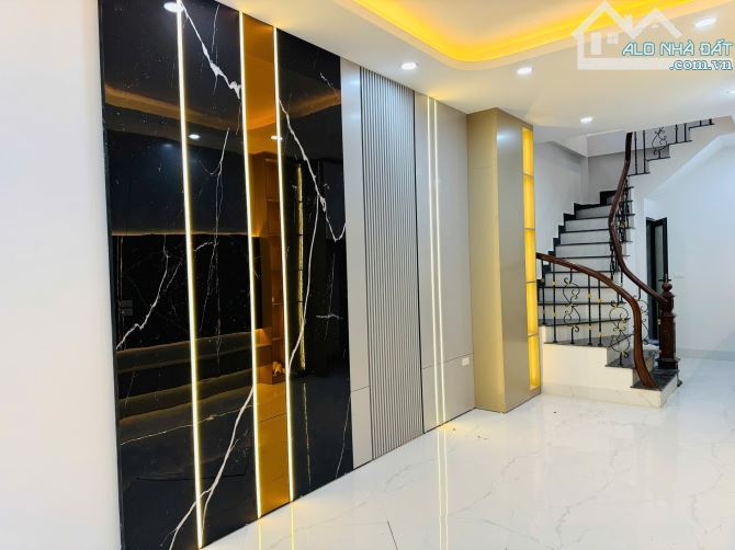 NHÀ NGUYỄN CHÍNH 38M2, 5 TẦNG - CHÍNH CHỦ, SỔ VUÔNG ĐẸP – GIÁ TỐT - 1