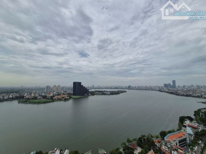 Hiếm! Penthouse tòa Eldorado Lạc Long Quân, căn góc, view hồ tây 240m2 - 1