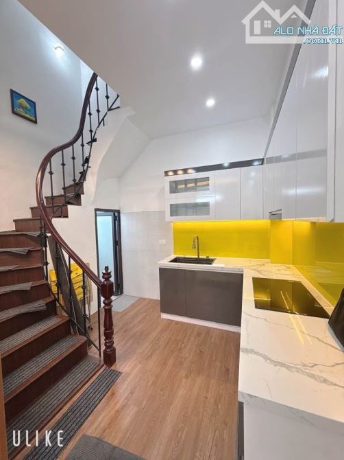 Minh Khai- Nhà dân- Tặng đủ nội thất- Mặt tiền rộng- 50m ra phố- 30m2- 4 tầng- 3 ngủ - 1