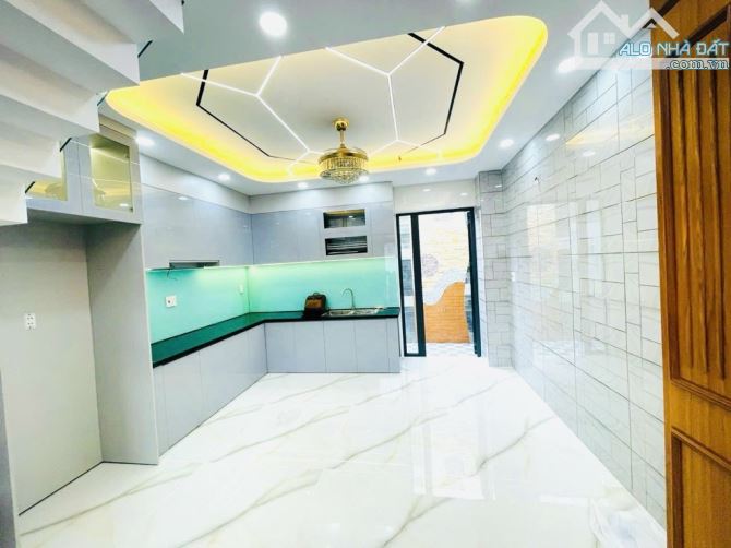 BÁN NHÀ HXH Dương Đức Hiền, Tân Phú 4 tầng 108m2 (4,3x25).Nhà đẹp ở ngay. Giá chỉ 11,5 tỷ. - 1
