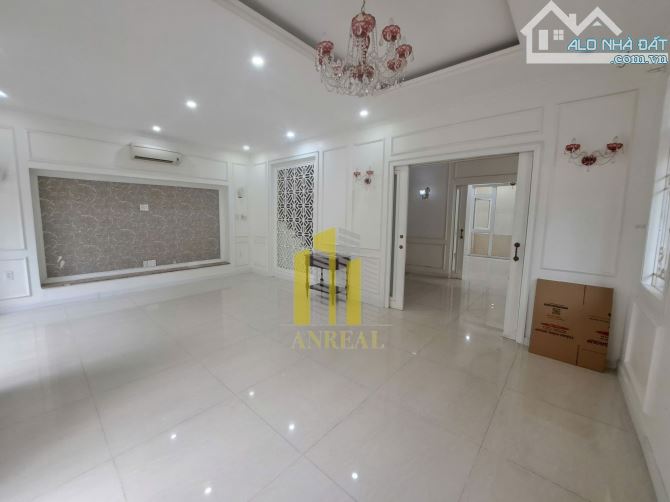 BIỆT THỰ HIỆN ĐẠI ĐƯỜNG NGUYỄN VĂN HƯỞNG - CÓ SẴN NỘI THẤT GIÁ 65 TRIỆU - 1