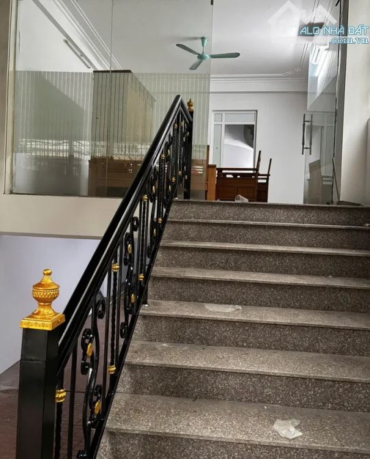 Bán nhà 6 tầng, TM , tầng hầm, 72m, khu đô thị Việt Hưng, giá 9.8 tỷ - 1