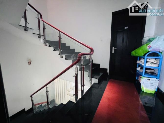 Bán nhà mặt tiền 4 tầng 5x20m - đường rộng 12m - dòng tiền 16tr/tháng- giáp quận 8- chỉ - 1