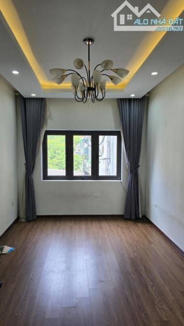 BÁN NHÀ BẰNG B, HOÀNG LIỆT 5 TẦNG 4 PHÒNG Ô TÔ ĐỖ Ở LUÔN 6 TỶ - 1