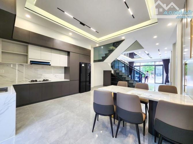 Gần BV Chợ Rẫy, HXH tránh, Nguyễn Chí Thanh Q10, lô góc, 6 tầng, 132m², MT 6.8m, 29.6 tỷ - 1
