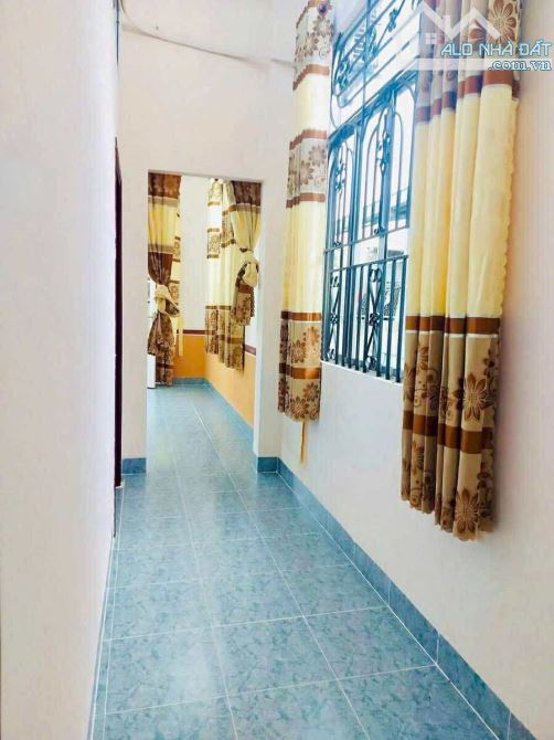 Cho thuê 400 m2 nhà và sân  đường Tầm Vu 9 triệu - 12