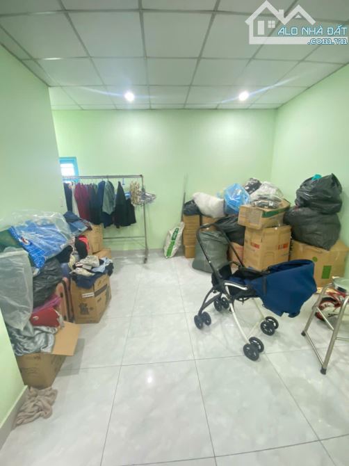 Bán nhà 1T1L 10x30m, mặt tiền chợ đường D9 KDC Thuận Giao p.Thuận Giao - 12