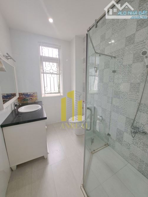 BIỆT THỰ HIỆN ĐẠI ĐƯỜNG NGUYỄN VĂN HƯỞNG - CÓ SẴN NỘI THẤT GIÁ 65 TRIỆU - 12