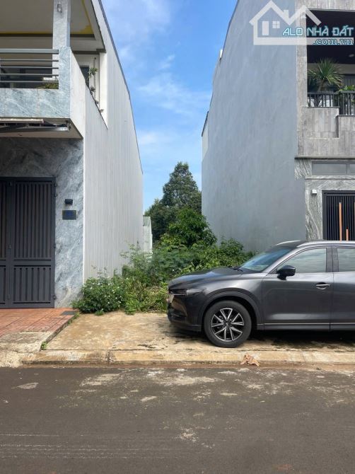 ĐẤT MT TRẦN QUANG DIỆU - ĐỐI DIỆN HOA VIÊN - Diện tích:* 5 x 22m, Thổ cư:* 100%  ❌4ty9