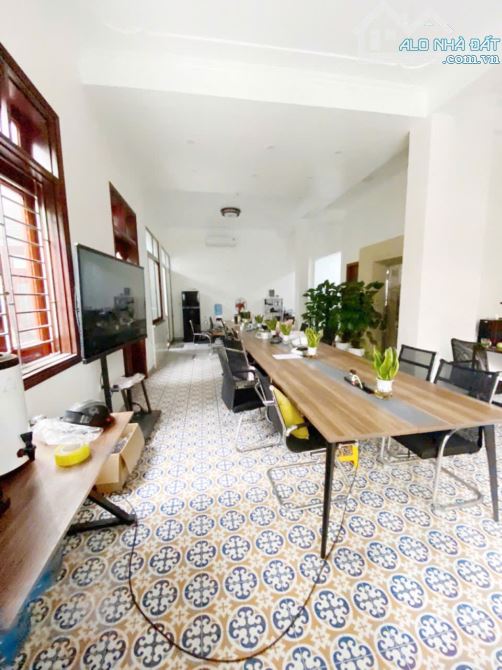 Cho thuê biệt thự ngã tư Vạn Phúc - Tố Hữu. DT 225m2, 4 tầng thang máy. Lô góc 2 mặt tiền - 2