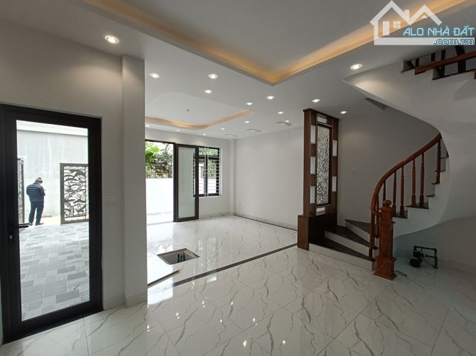 biệt thự mini tại thị trấn Quốc Oai, sân trước sau, ô tô vào. DT 75m2, 3 tầng. Giá 3,6 tỷ - 2
