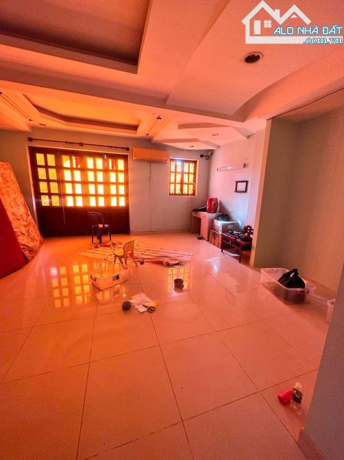 Bán Biệt Thự Hẻm 8mét,Lê Văn Sỹ,P,14,Quận,3 ( 6,3x25m) Nở hậu;11m2,198m2,Kc;3 Tầng,37 ỷ - 2