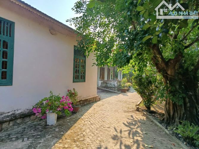 Bán nhà cổ 1336m2 TT Diên Khánh gần sông Cái mát mẻ - 2