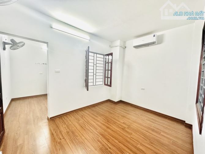 6.68 tỷ bán nhà phố Trần Khát Chân diện tích 30m2, mặt tiền rộng 4m, nhà xây 4 tầng, 4 ngủ - 2