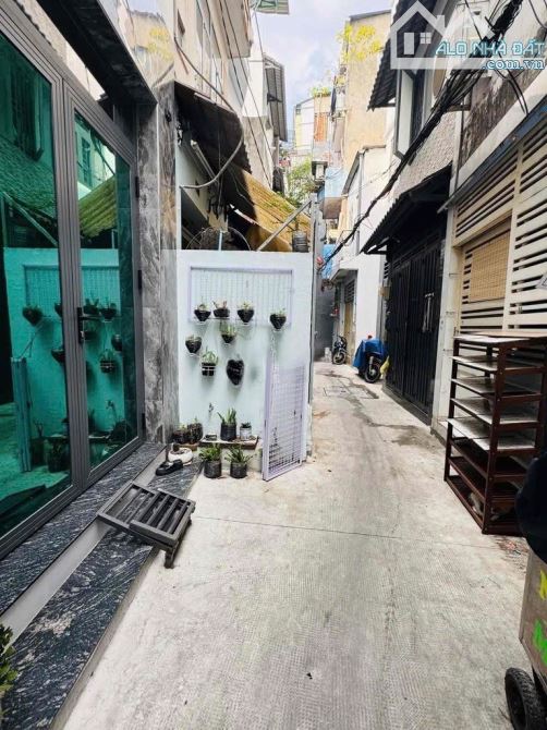 Nhà hẻm 313 Đường 3/2 Quận 10. Nhà 4 tầng, 2PN, 3WC, full nội thất. - 2