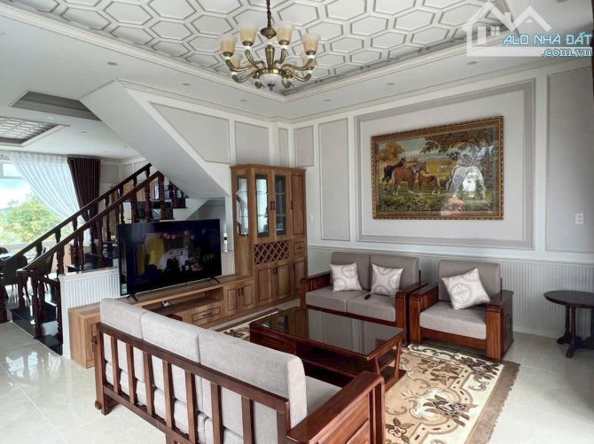 Căn biệt thự đẹp sân vườn- 144m An Sơn- P4 Đà Lạt🔥19 tỷ 8- 5P ngủ rộng - 2