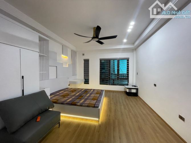 GẦN PHỐ - BA GÁC ĐỖ CỬA - LÔ GÓC - NHÀ ĐẸP FULL NỘI THẤT - 2