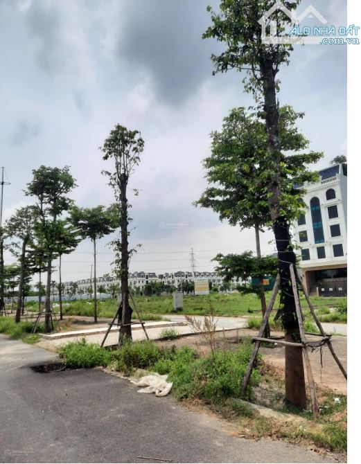 Bán đất dich vụ Trạm Trôi Hoài Đức sát đường 32 cực hiếm 80 chỉ 13.2 - 2
