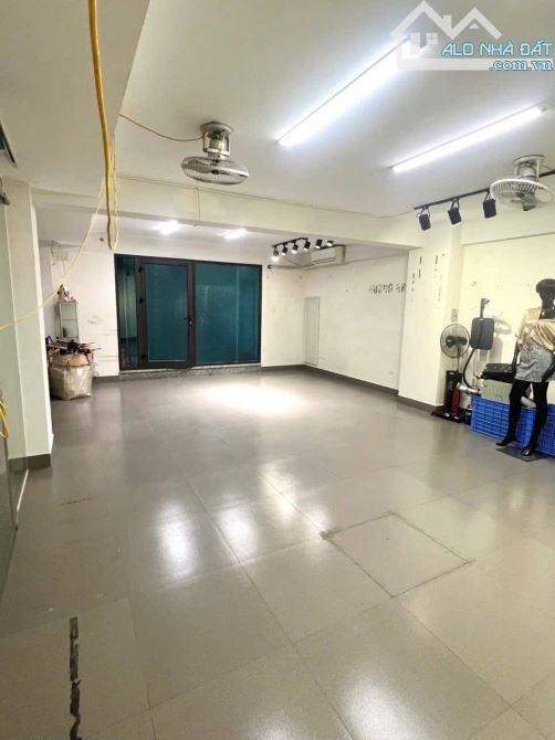 Cho thuê MBKD ngõ ô tô Trần Quang Diệu 50m2, MT9m, 15 Triệu - 2