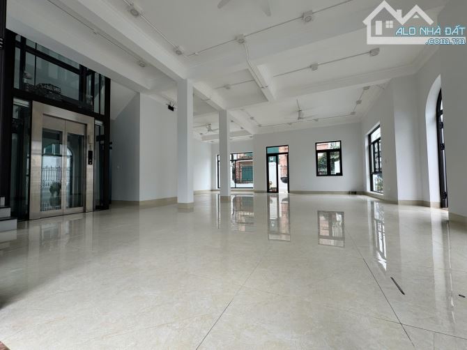 Tôi chính chủ cần bán biệt thự lô góc 3 mặt thoáng, mặt đường Sa Đôi, dt 206m2, mt 12m - 2